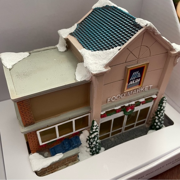 Aldi Merry Moments ALDI STORE LED Light Up Holiday Village House 2023 Ne… - Picture 6 of 6